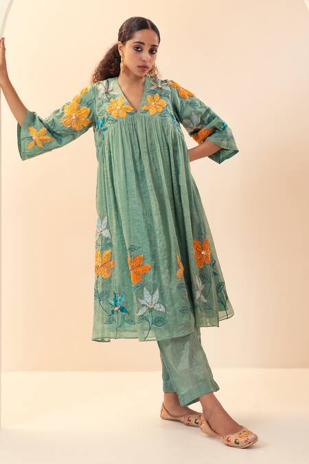 Svastih_Green Chanderi Embroidery V-neck Teal Floral Anarkali Set _Online_at_Aza_Fashions