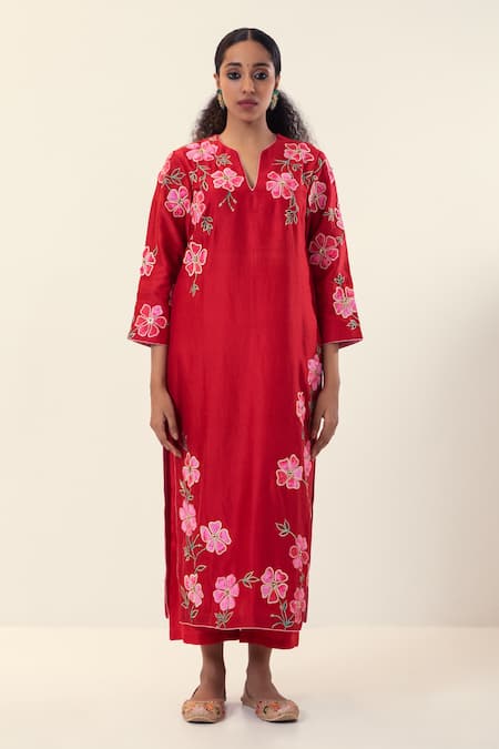 Svastih_Red Chanderi Embroidery Collared Floral Kurta Set _Online_at_Aza_Fashions