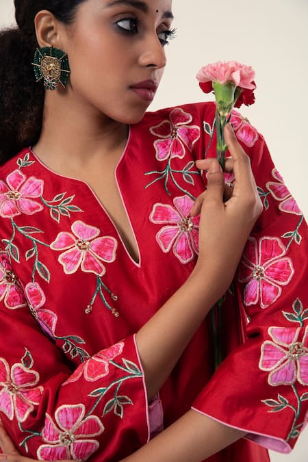 Buy_Svastih_Red Chanderi Embroidery Collared Floral Kurta Set 
