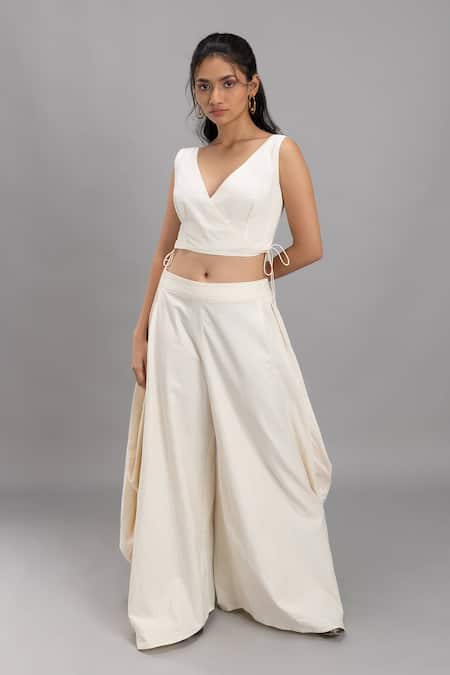 Lavina Sippy White Cotton V-neck Solid Wrap Crop Top Online at Aza Fashions Lavina Sippy_White Cotton V-neck Solid Wrap Crop Top _Online_at_Aza_Fashions