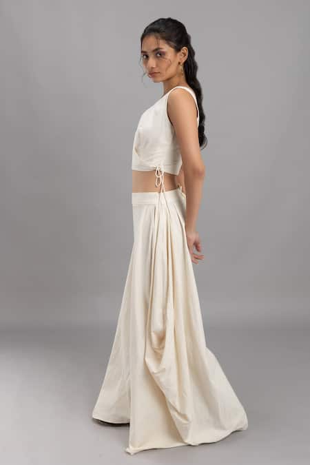 Shop Lavina Sippy White Cotton V-neck Solid Wrap Crop Top Online at Aza Fashions Shop_Lavina Sippy_White Cotton V-neck Solid Wrap Crop Top _Online_at_Aza_Fashions