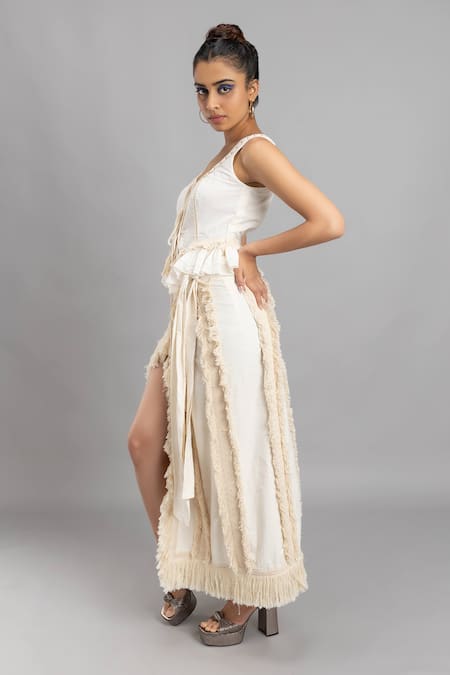 Lavina Sippy White Cotton Tassels Round Neck Frilly Crop Top With Tie-up at Aza Fashions Lavina Sippy_White Cotton Tassels Round Neck Frilly Crop Top With Tie-up _at_Aza_Fashions