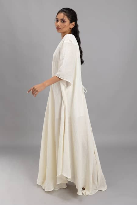 Buy Lavina Sippy White Cotton V-neck Wrinkled Kaftan Online at Aza Fashions Buy_Lavina Sippy_White Cotton V-neck Wrinkled Kaftan _Online_at_Aza_Fashions