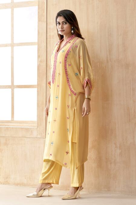 Buy_Seams Pret And Couture_Yellow Georgette Mirrors, Embroidery V-neck Kurta Set _Online_at_Aza_Fashions