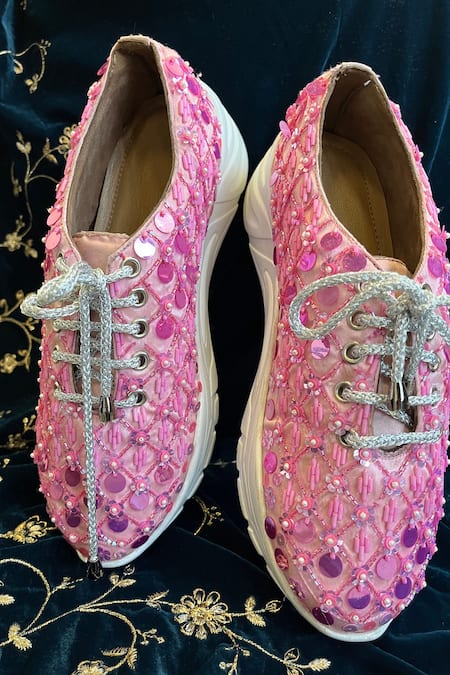Zori World Embroidered Floral Checkered Pink Sneakers 