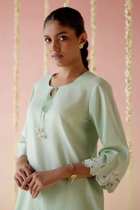 Nero India Green Handloom , Embroidery Round Floral Cutwork Tunic And Pant Set Online at Aza Fashions Nero India_Green Handloom , Embroidery Round Floral Cutwork Tunic And Pant Set _Online_at_Aza_Fashions