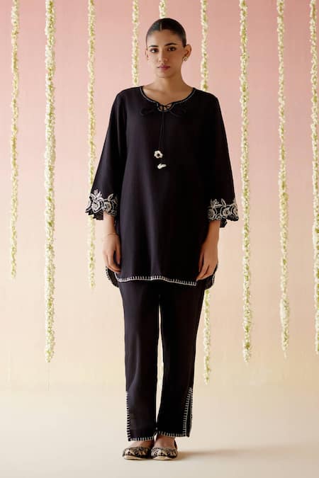 Nero India Placement Embroidered Tunic & Pant Set 