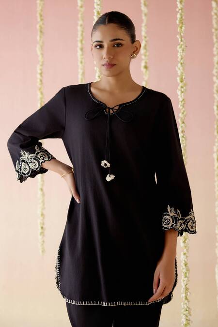Buy_Nero India_Black Handloom Cotton Embroidery Round Neck Floral Tunic And Pant Set _Online_at_Aza_Fashions