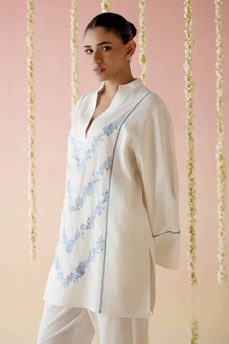 Buy_Nero India_Cream Handloom Cotton Embroidery V-neck Floral Tunic Set _Online_at_Aza_Fashions