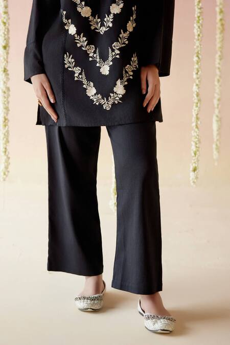 Nero India_Black Handloom Cotton Embroidery V-neck Floral Tunic And Pant Set _Online_at_Aza_Fashions
