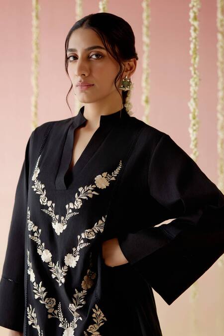 Buy_Nero India_Black Handloom Cotton Embroidery V-neck Floral Tunic And Pant Set _Online_at_Aza_Fashions