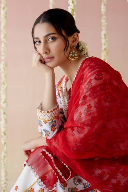 Nero India White Cotton, Satin Embroidery, Pom-poms Poppy Red Floral Block Print Kurta Set at Aza Fashions Nero India_White Cotton, Satin Embroidery, Pom-poms Poppy Red Floral Block Print Kurta Set _at_Aza_Fashions