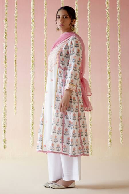 Nero India White Cotton, Satin Embroidery Floral Block Print Kurta And Pant Set at Aza Fashions Nero India_White Cotton, Satin Embroidery Floral Block Print Kurta And Pant Set _at_Aza_Fashions