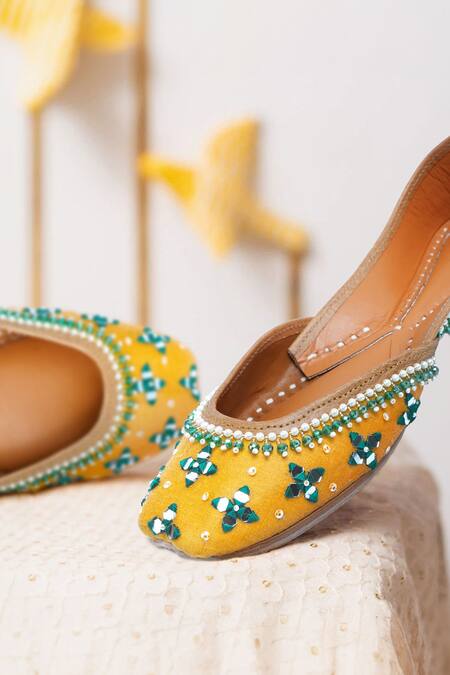 Buy House Of Vitti India Yellow Embroidery Marigold Floret Juttis Online at Aza Fashions Buy_House Of Vitti India_Yellow Embroidery Marigold Floret Juttis _Online_at_Aza_Fashions