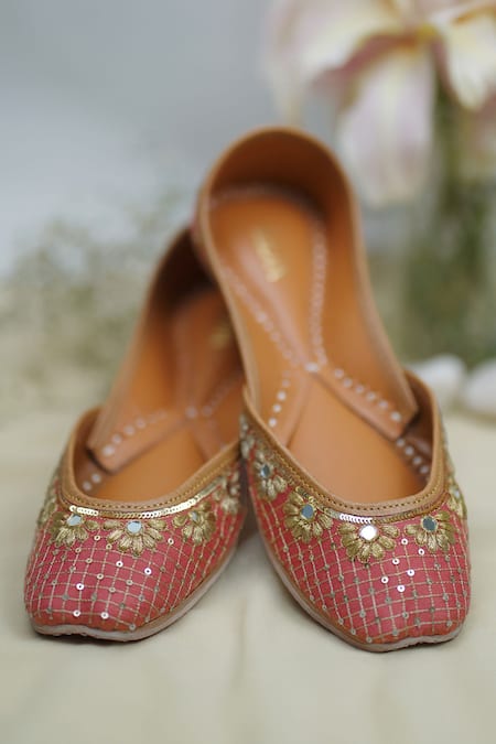 House Of Vitti India Pink Embroidery Blush Zaira Juttis 