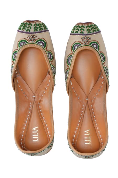 House Of Vitti India Tribal Bloom Embroidered Beige Juttis 