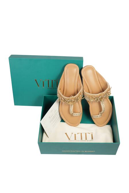Buy_House Of Vitti India_Beige Zardozi 3d Floral Kolhapuris 