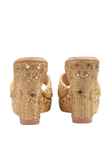 Shop_House Of Vitti India_Beige Aari Zardozi Embroidered Wedges 