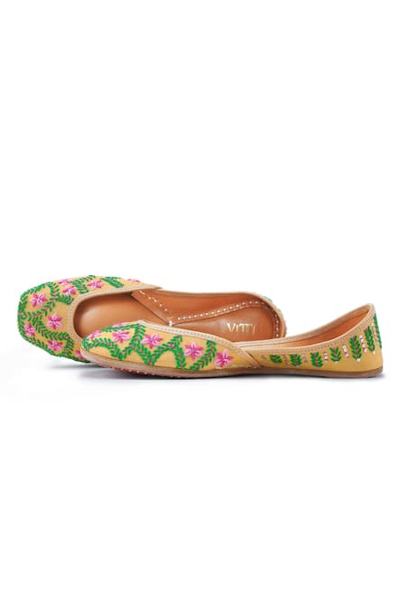 House of Vitti India Kasturi Thread Embroidered Juttis 