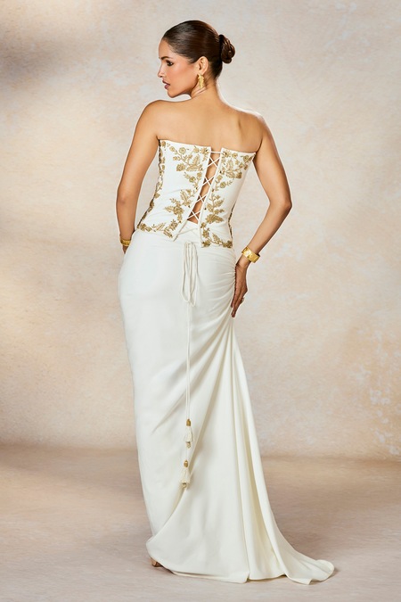 Buy_Masaba_Ivory Crepe Cut Work, Sequins, Metallic Thread, The Thandai Corset And Skirt Set 