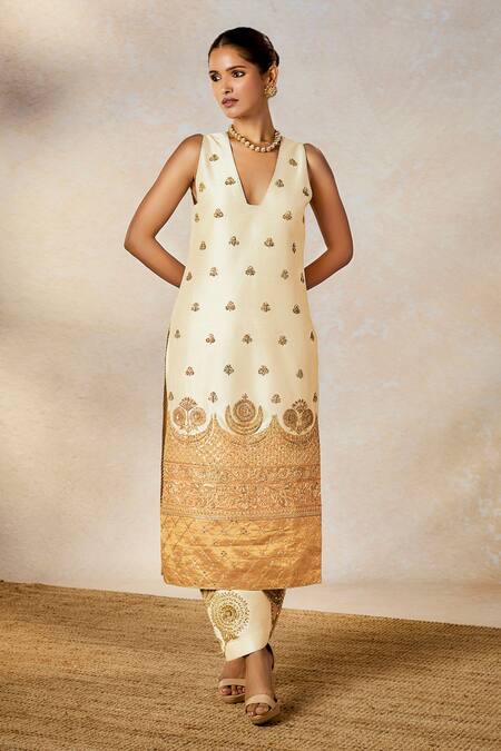 Buy_Masaba_Ivory Tissue, Silk Embroidery, Sequins V-neck The Kalakand Kurta And Salwar Set 
