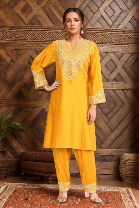 Sheetal Batra Yellow Silk Embroidery Geometric Notched Neck Yoke Kurta With Pant 