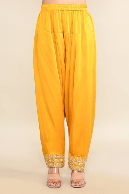 Sheetal Batra_Yellow Silk Embroidery Split V-neck Geometric Kurta Set _Online_at_Aza_Fashions