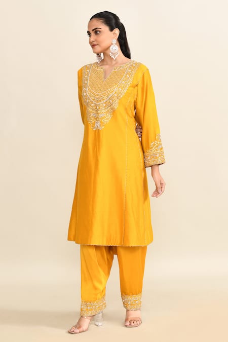 Sheetal Batra_Yellow Silk Embroidery Split V-neck Geometric Kurta Set _at_Aza_Fashions