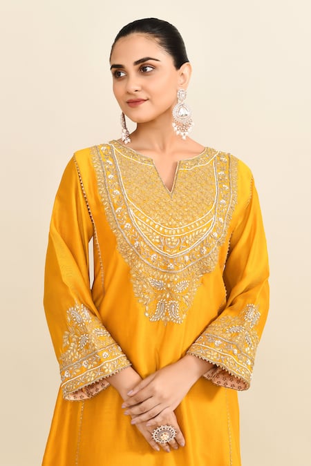 Buy_Sheetal Batra_Yellow Silk Embroidery Split V-neck Geometric Kurta Set 