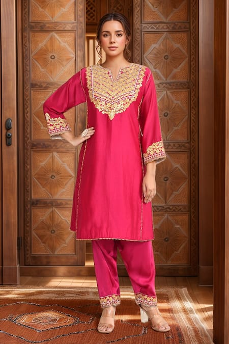 Sheetal Batra Pink Silk Embroidery Floral Notched Neck Gota Patti Kurta With Pant 