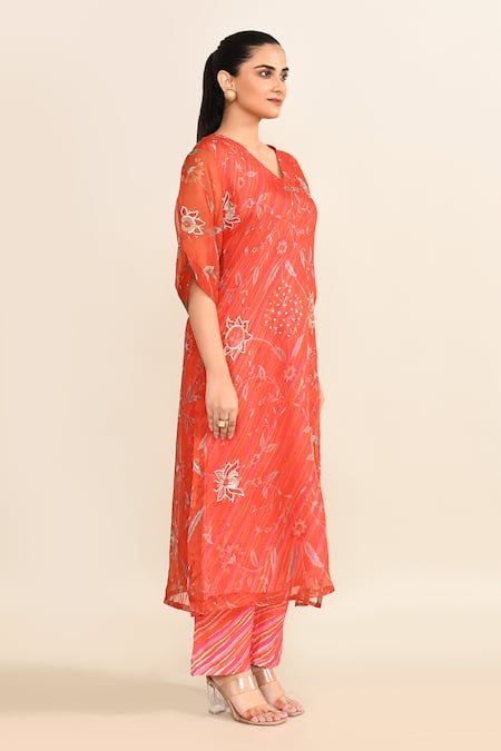 Shop_Archana Shah_Coral Cotton Crystals V-neck Flower Vine Print Kurta Set _Online_at_Aza_Fashions