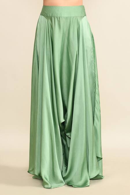 Mrunalini Rao_Green Silk Embroidery Round Neck Floral Kurta Set_Online_at_Aza_Fashions