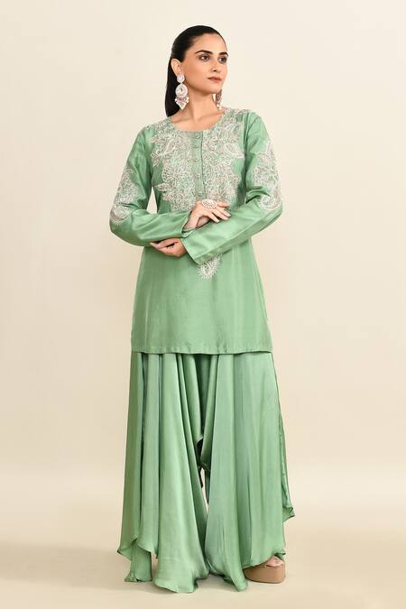 Mrunalini Rao_Green Silk Embroidery Round Neck Floral Kurta Set_at_Aza_Fashions