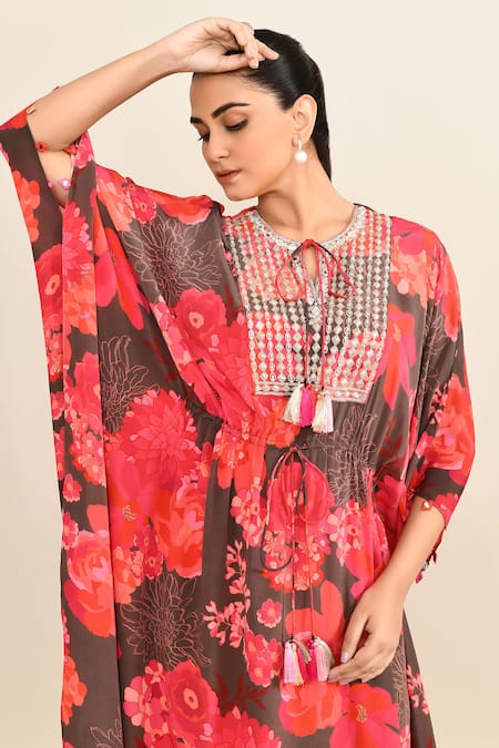 Archana Shah_Red Cotton Tassels Round Neck Floral Gota Embroidered Kaftan_at_Aza_Fashions