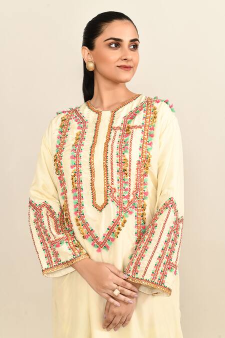 Buy_Debyani + CO_Ivory Cotton Sequins, Tassels Round Embroidered Kurta Set With Printed Pant 