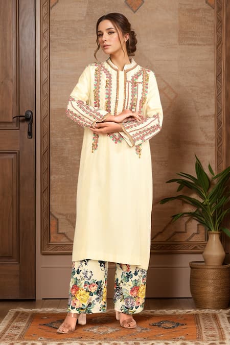 Debyani + Co Thread Embroidered Straight Kurta With Pant 