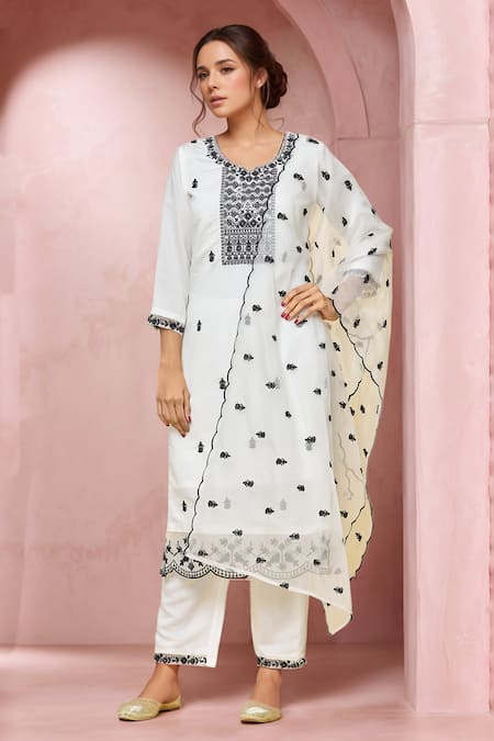 Samyukta Singhania Contrast Floral Embroidered Kurta Set 