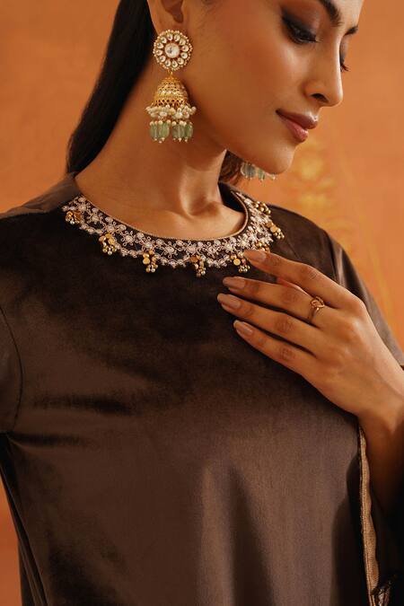 Buy_Inej_Brown Velvet Embroidery, Tassels Round Neck Floral Kurta Set 