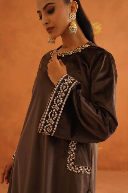 Shop_Inej_Brown Velvet Embroidery, Tassels Round Neck Floral Kurta Set 
