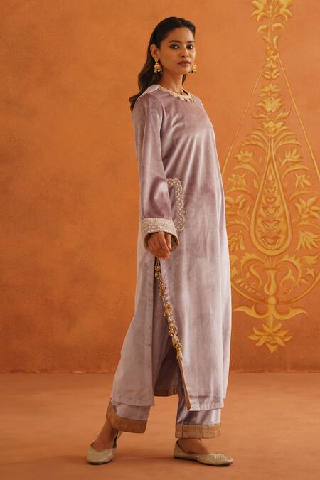 Buy_Inej_Purple Velvet Embroidery, Tassels Round Neck Floral Kurta Set _Online_at_Aza_Fashions