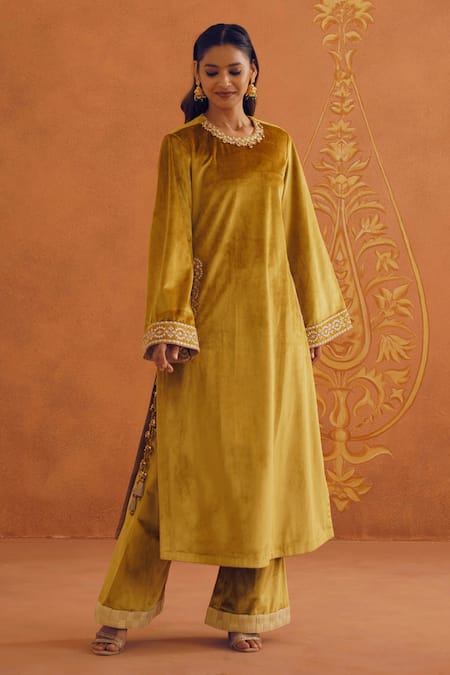 Inej_Yellow Velvet Embroidery, Tassels Round Neck Floral Kurta Set _Online_at_Aza_Fashions