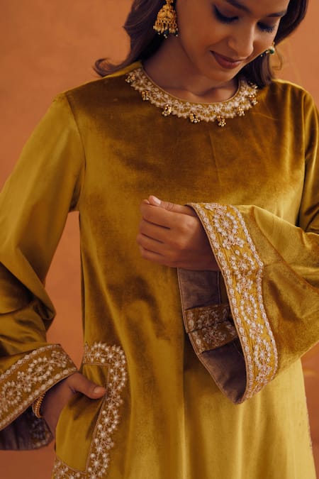 Buy_Inej_Yellow Velvet Embroidery, Tassels Round Neck Floral Kurta Set 