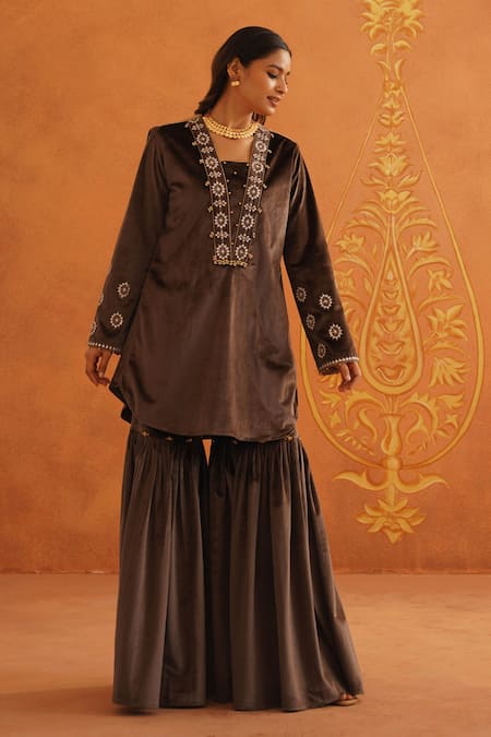 Buy_Inej_Brown Velvet Beads V-neck Floral Embroidered Kurta Gharara Set _Online_at_Aza_Fashions