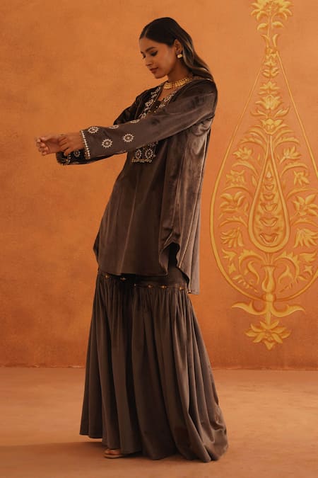 Shop_Inej_Brown Velvet Beads V-neck Floral Embroidered Kurta Gharara Set _Online_at_Aza_Fashions
