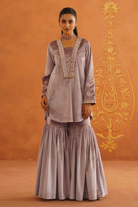 Inej_Purple Velvet Beads, Embroidery V-neck Floral Kurta Set _Online_at_Aza_Fashions
