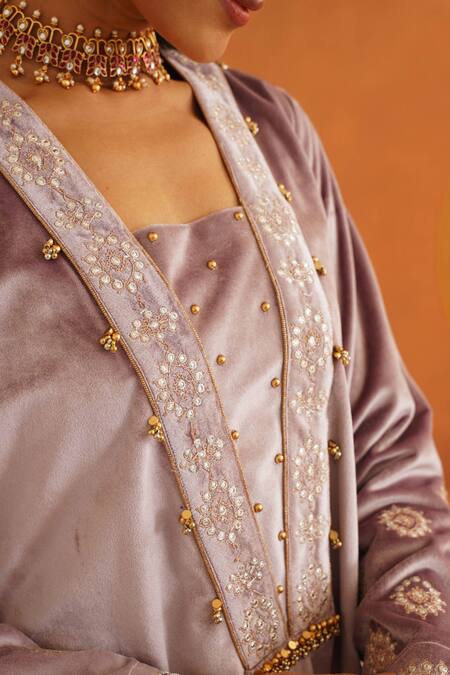 Inej_Purple Velvet Beads, Embroidery V-neck Floral Kurta Set _at_Aza_Fashions