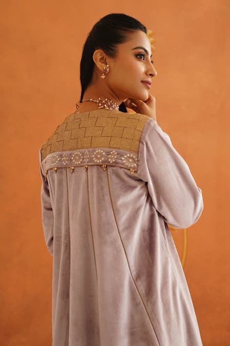 Shop_Inej_Purple Velvet Beads, Embroidery V-neck Floral Kurta Set 