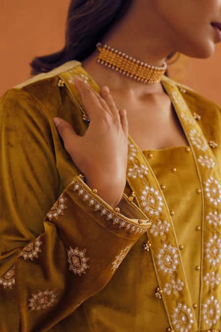Buy_Inej_Yellow Velvet Embroidery, Beads, Gota Patti Split Floral Kurta Gharara Set 