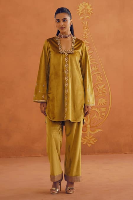 Inej Floral Embroidered Tunic With Straight Pant 