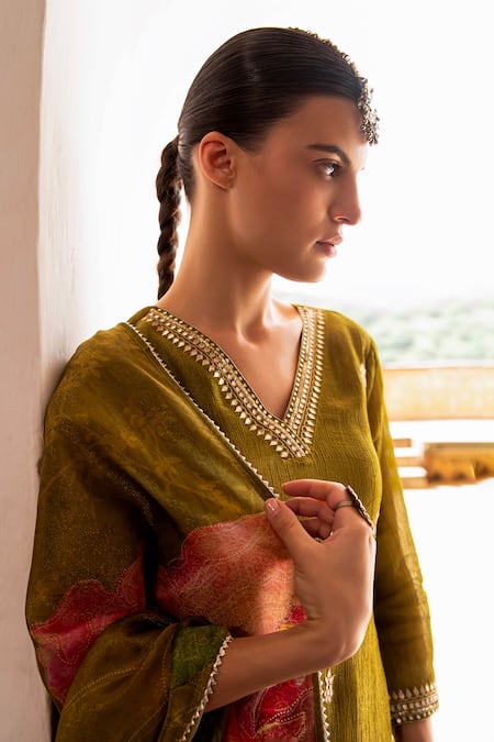 Buy_Karaj Jaipur_Green Muslin, Organza Embroidery V-neck Olive Zari Kurta Set _Online_at_Aza_Fashions